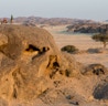 Picknick auf einem Felsen an der Skelettküste Namibias. 